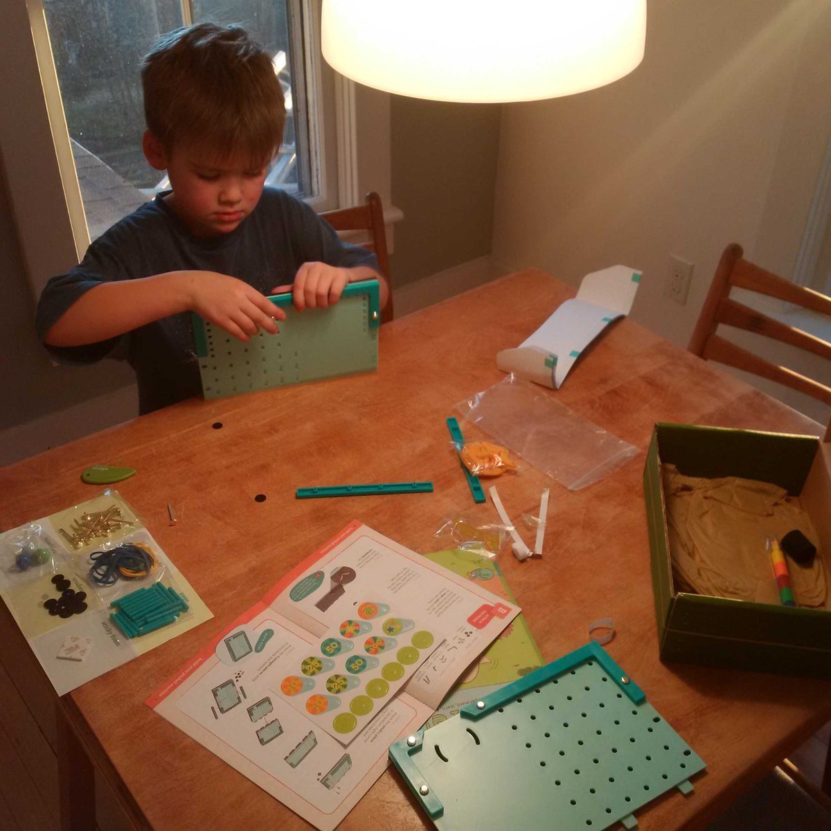 Who needs tv when you have #kiwicrate? These monthly parcels are super cool and super fun.