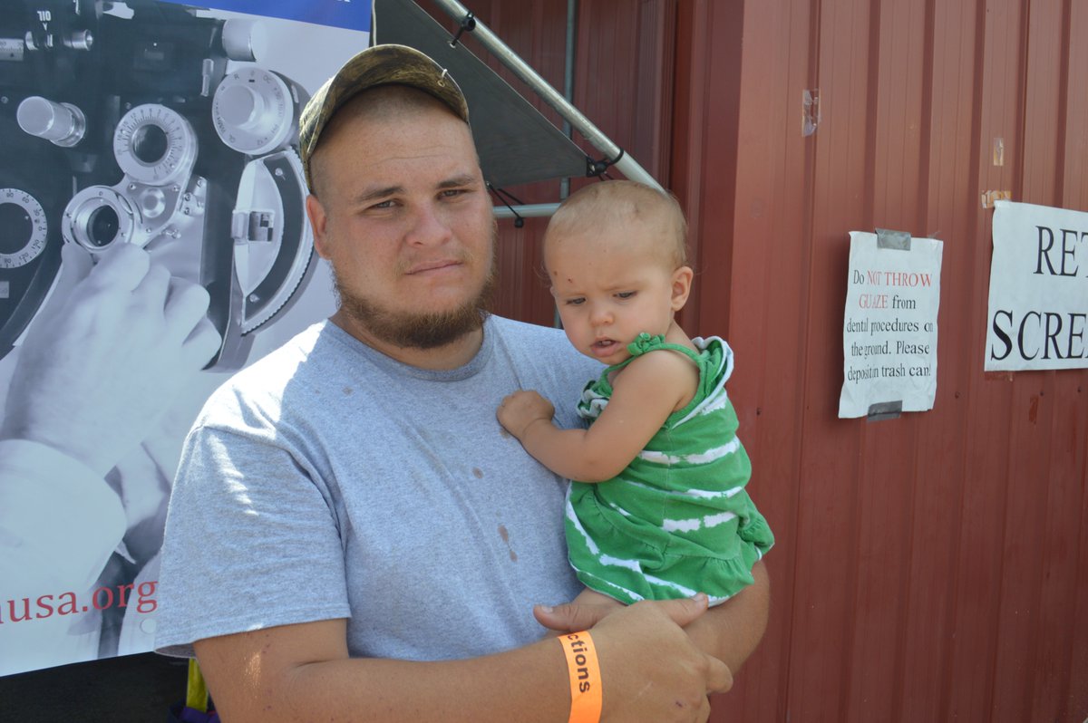 RAMofVA's tweet image. A father and daughter receive no cost medical care at one of our Virginia clinics. #Virginia #HealthCare #Compassion