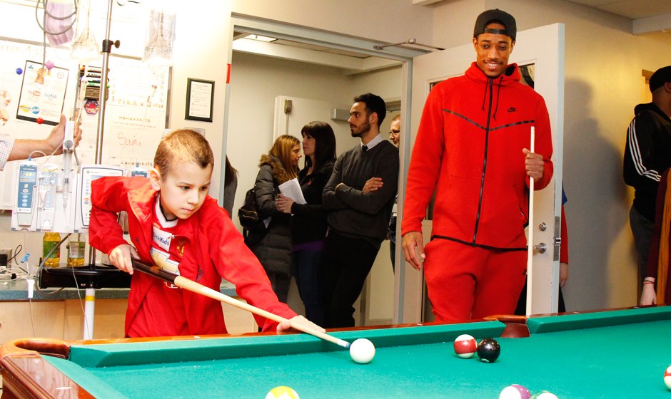 SickKidsNews's tweet photo. Thanks @Raptors for stopping by SickKids today to hang out with our patients! #WeTheNorth https://t.co/oJndJ4UISK