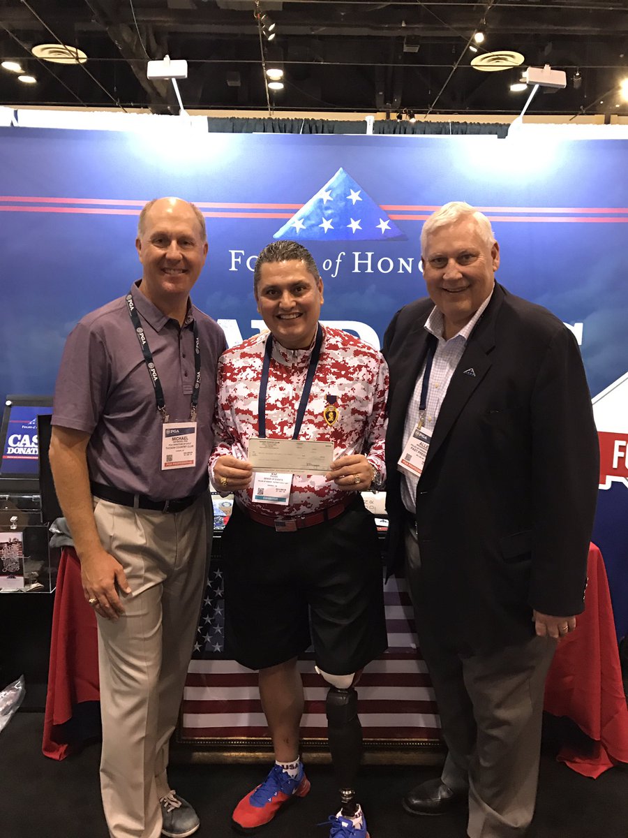 tucsonccgolf's tweet photo. @FoldsofHonor It's lways w/great pride &amp; privilege to present a check to these fine gentlemen. #synchronicity #onepercent #tucsoncountryclub https://t.co/2eh2oDHYh8