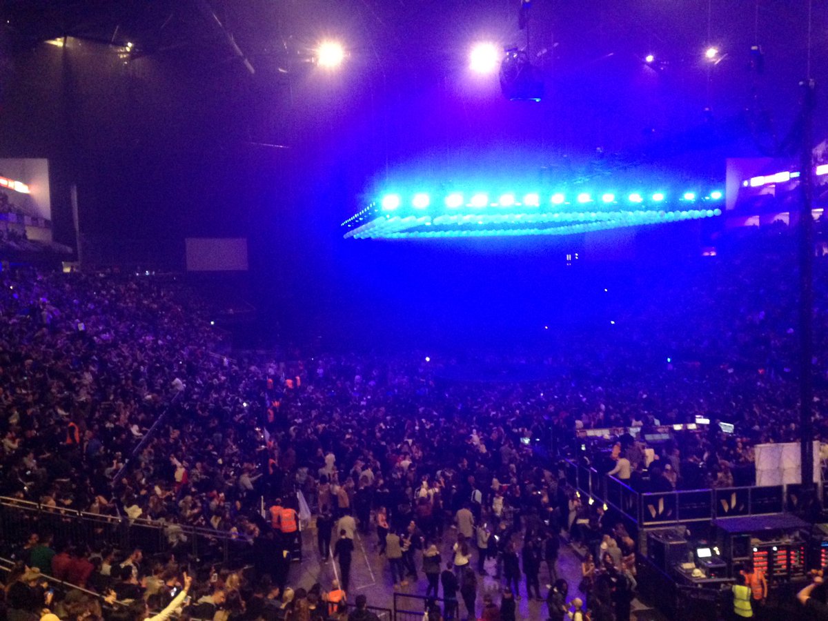TeigeCavalli's tweet photo. We're ready for you @Drake !! π #BoyMeetsWorldTour #O2Area #MoreLife https://t.co/hvuj1CGPeb
