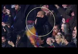 descubren a Pep Guardiola en la grada del estadio del Bradford 

¿que o a quien estará ojeando?