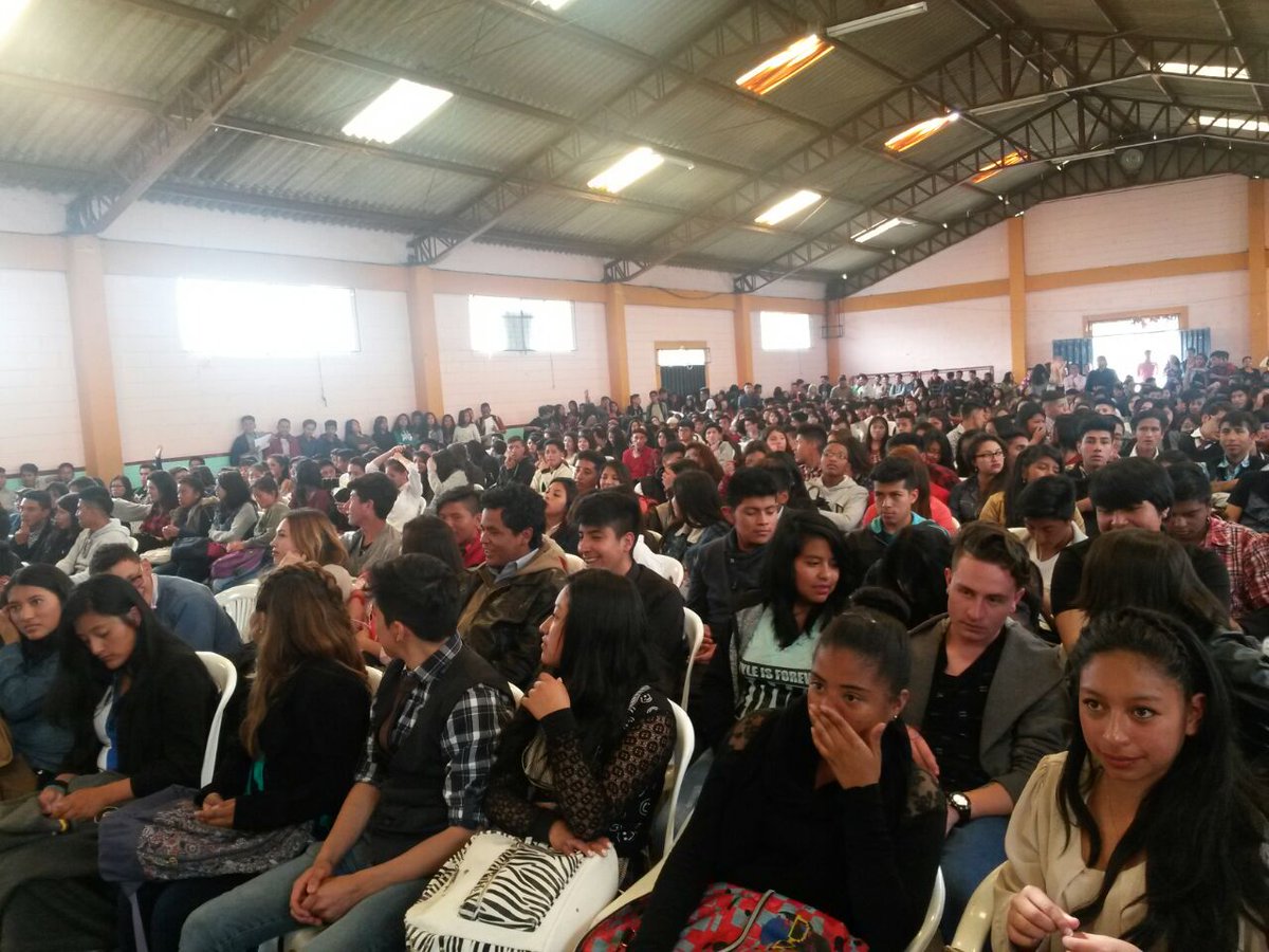 88888stat's tweet photo. Con los estudiantes del sur de Quito respondiendo sus inquietudes, vamos por más oportunidades para los jóvenes. #CuentaConmigo https://t.co/8hUiOJMFdA