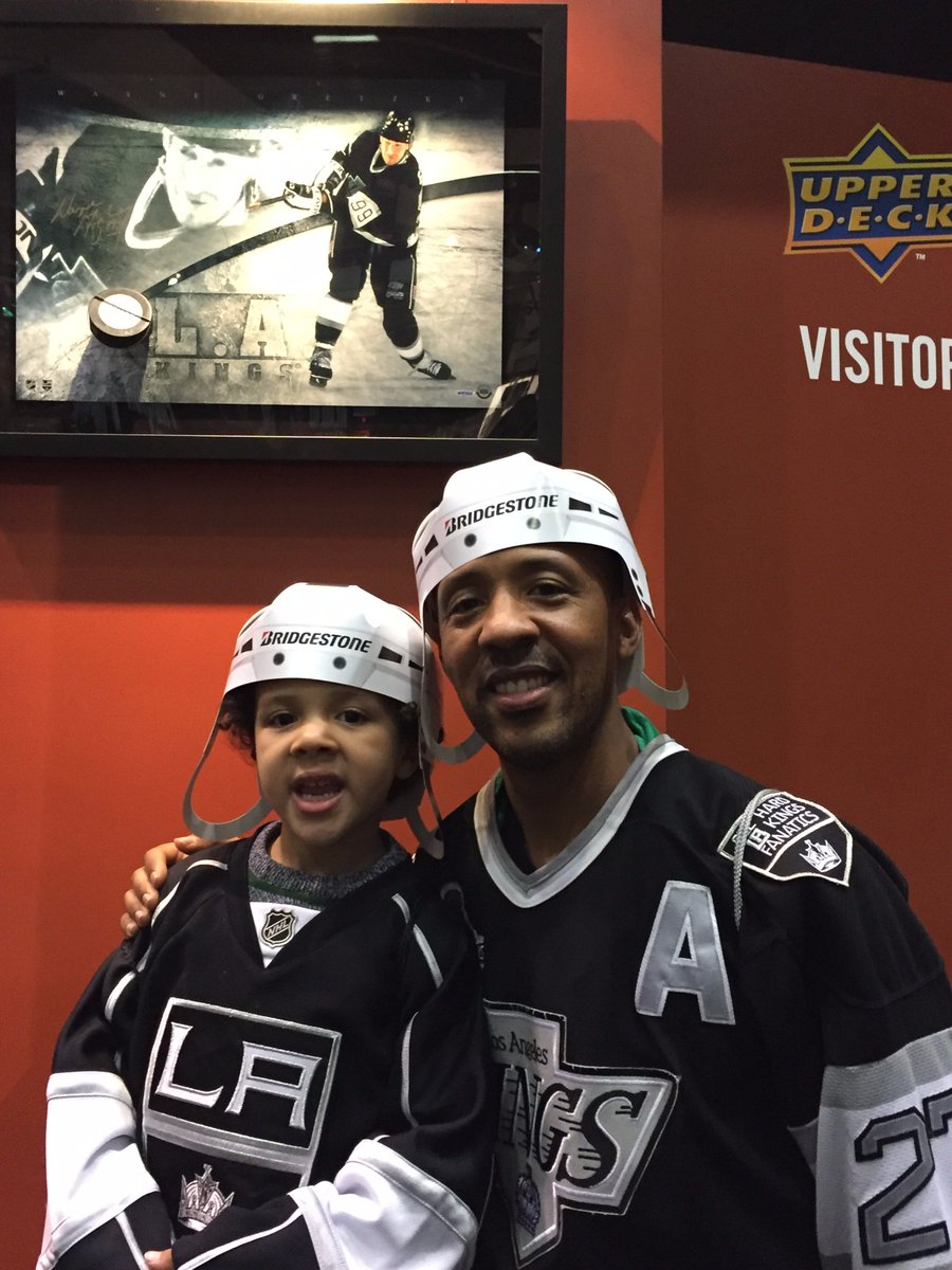 paper_helmets's tweet photo. Father and son rocking their #Bridgetsone @paper_helmets Hockey Helmets. #NHL #AllStarGame #NHLAllStar #nhl100 #gretzky https://t.co/7718Qop3qr