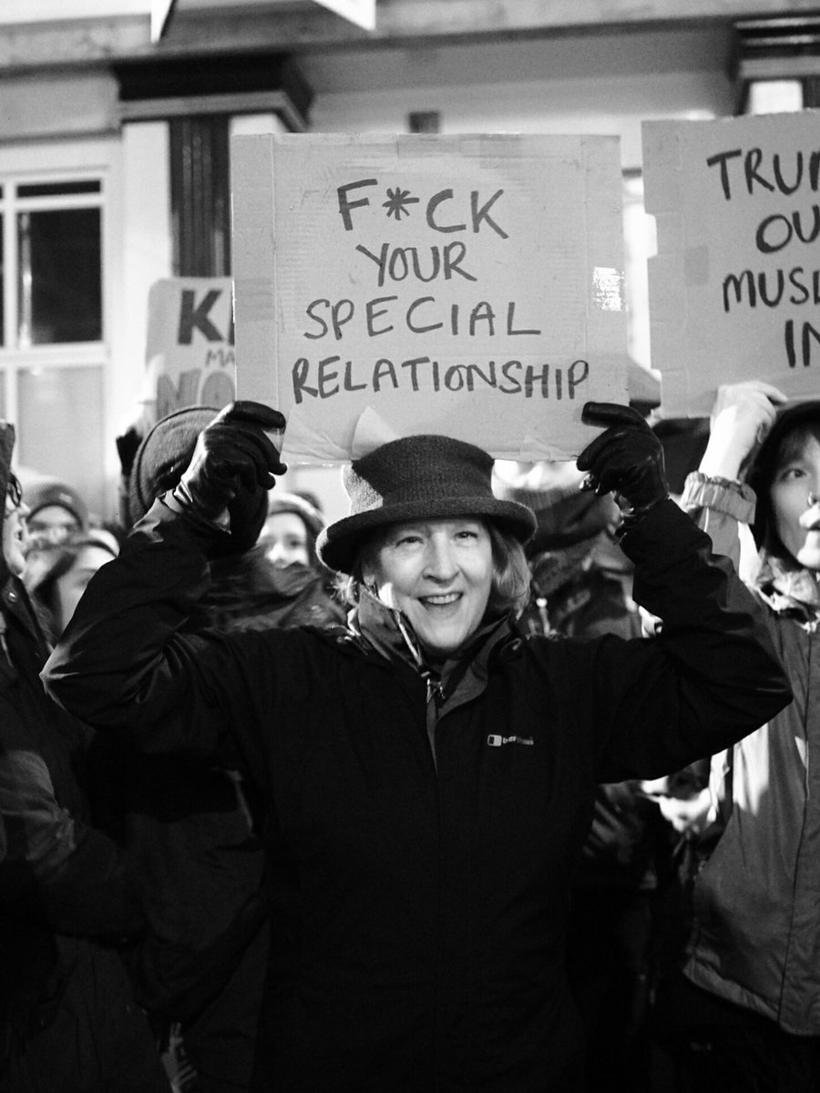 tmdhvn's tweet photo. Fuck your special relationship #street #streetphotography #documentaryphotography #docphot #lensculture #cardiff #trump https://t.co/FNvuYGqgmC