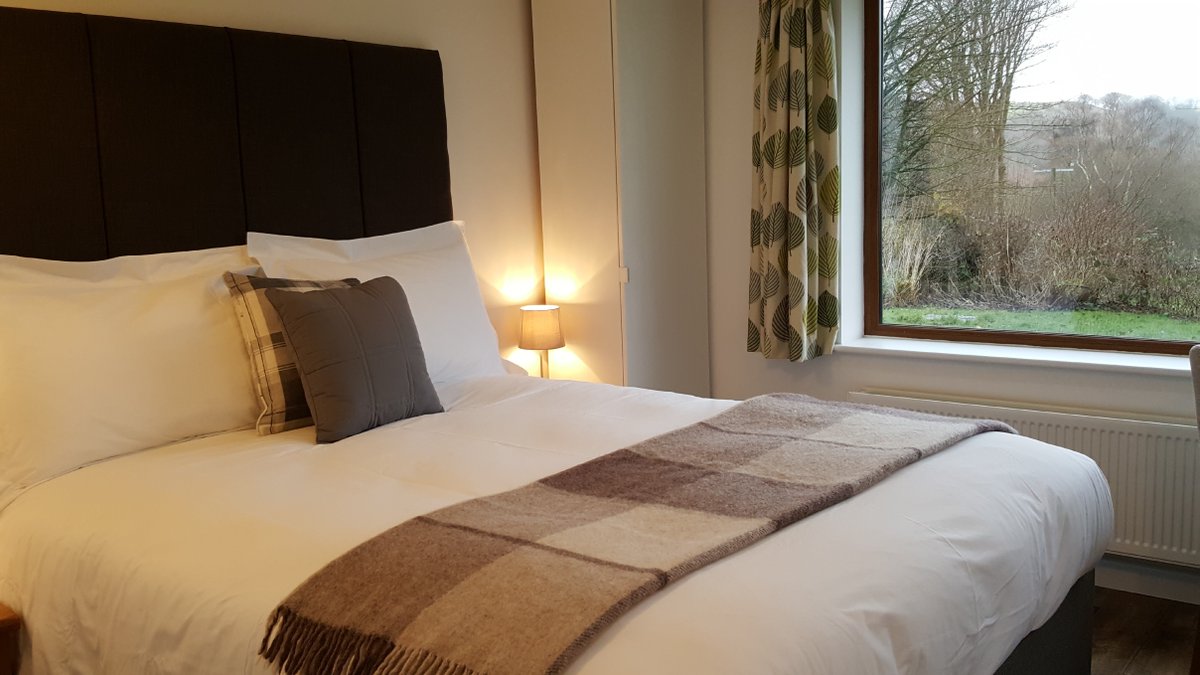 midwalesgetaway's tweet photo. New mattress from @hypnosbeds looking lovely in our new room, thank you https://t.co/tpom7byMi0