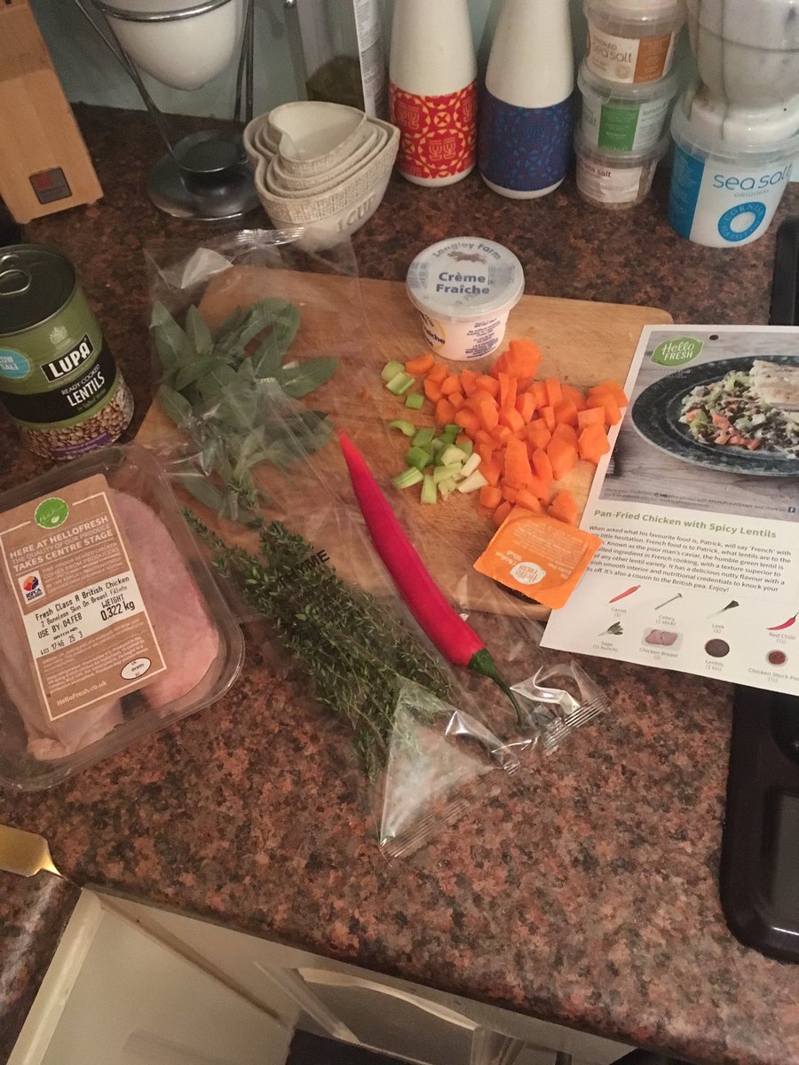 LucyAHolden's tweet photo. Hey @HelloFreshUK love the recipes in this week's box, sadly missing the leeks for tonight's dinner tho 😔 https://t.co/GWCEAWo2Wx