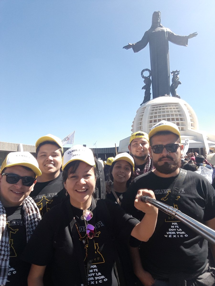 Zaira_Zamo's tweet photo. Y después de estar a los pies de Cristo rey #cubilete2017 ya andamos al aire xD por @Sensacion955 https://t.co/Ro3vFSD1CM