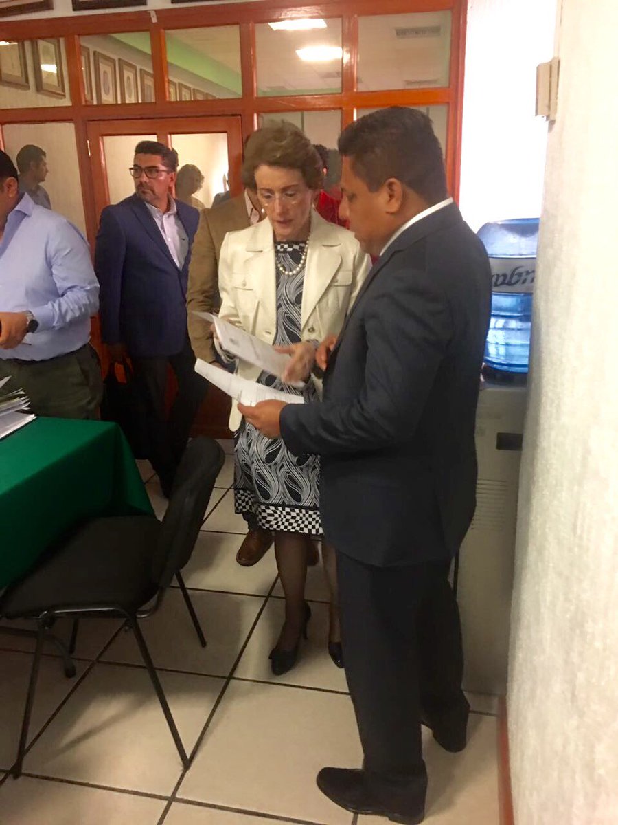 TomasBasalduG's tweet photo. Productiva reunión con la titular de los @SSO_GobOax, Gabriela Velásquez Rosas; planteamos problemáticas de municipios costeños #Oaxaca https://t.co/ZgLq6ezopX