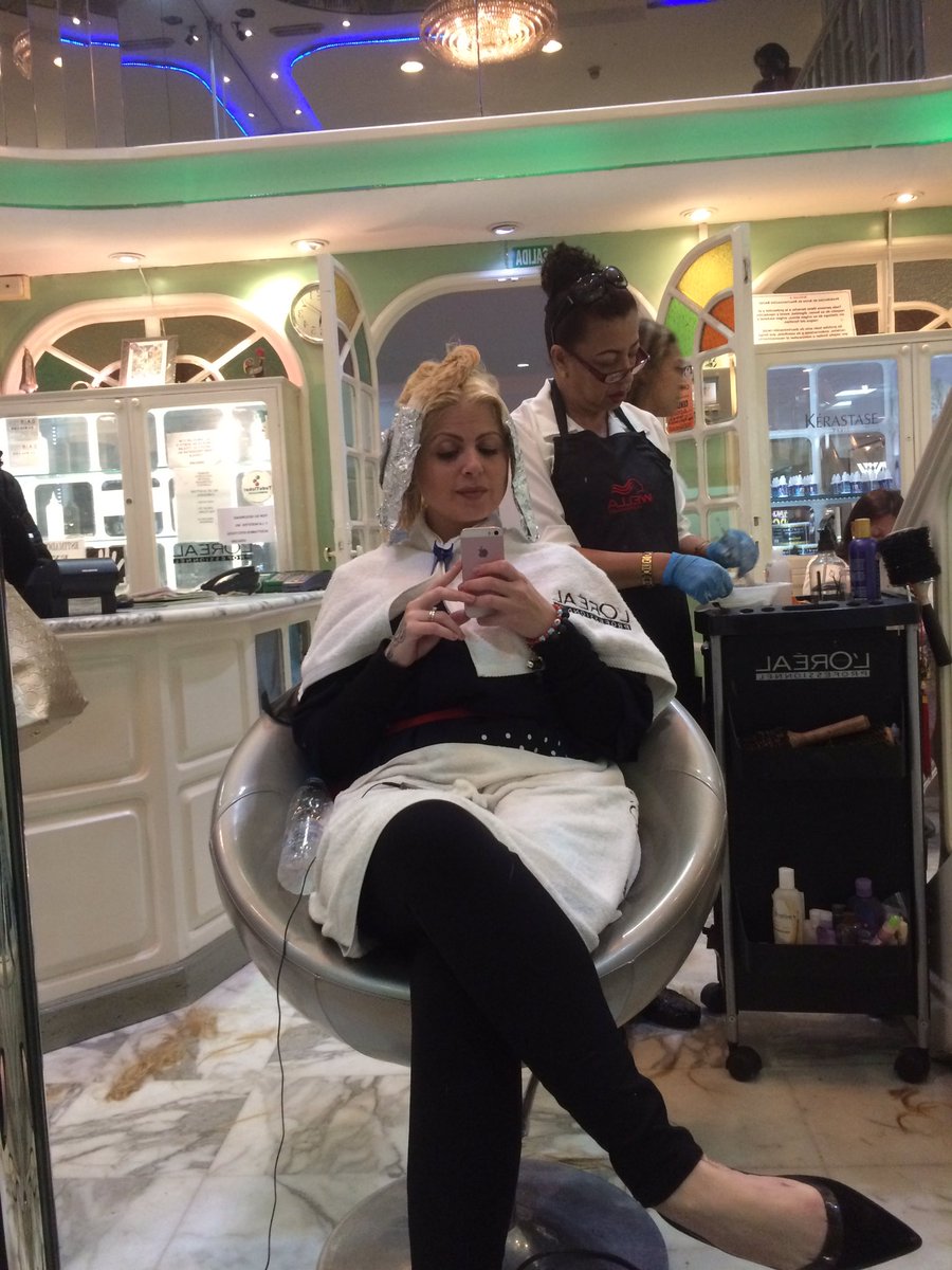 EndrinaT's tweet image. Cambio de Look! 
💇🏼💆🏼🤷🏼‍♀️
#ColorHair #ColorStyle #Change #Blonde