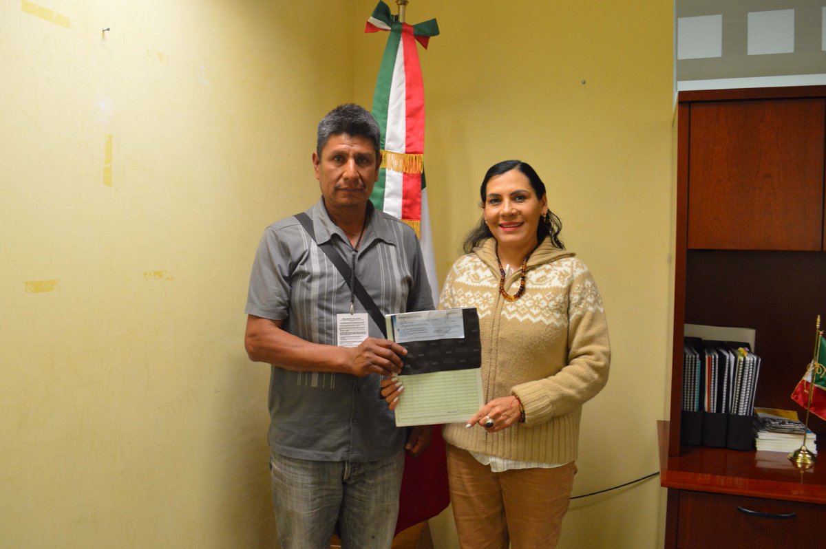 IAIMO_GobOax's tweet photo. #MigrantesRepatriados de #Huajuapan #Mixteca #Oaxaca se benefician con recursos económicos del #FAM2016: @AidaRuizG @alejandromurat https://t.co/ln5NC4JZ5j