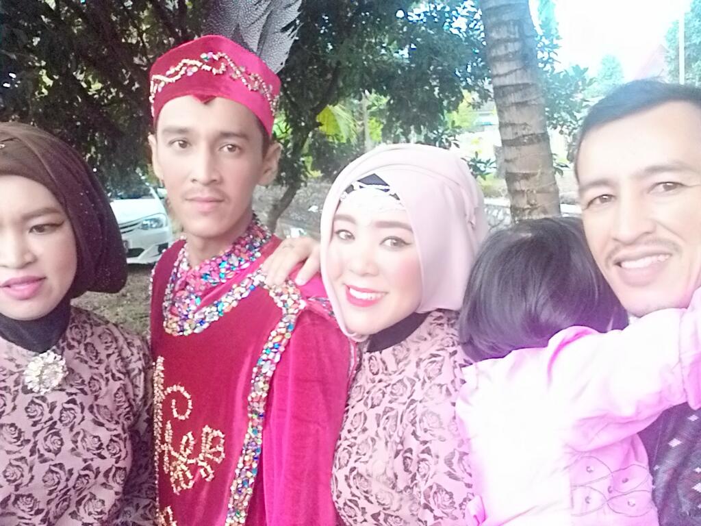AlfinRs1's tweet photo. Selfie dlu.. adek en kakak qoe.. kota palangkaraya.. https://t.co/Bd9lmlbKWi