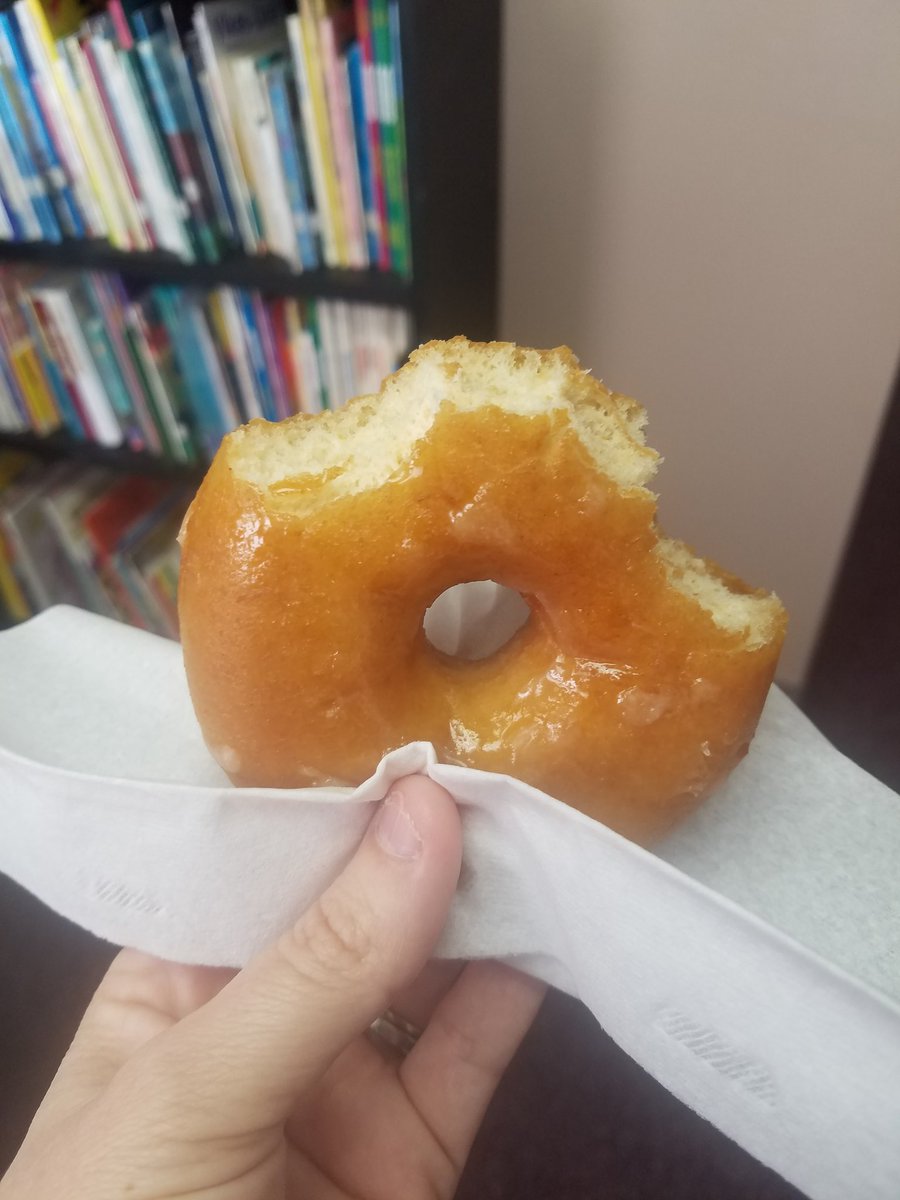JES_HornsUp's tweet photo. PPerk: Monday Morning Donut from the Cafe Crew- still WARM!🍩#cecomets #cecafecrew https://t.co/HSLAnSx7On