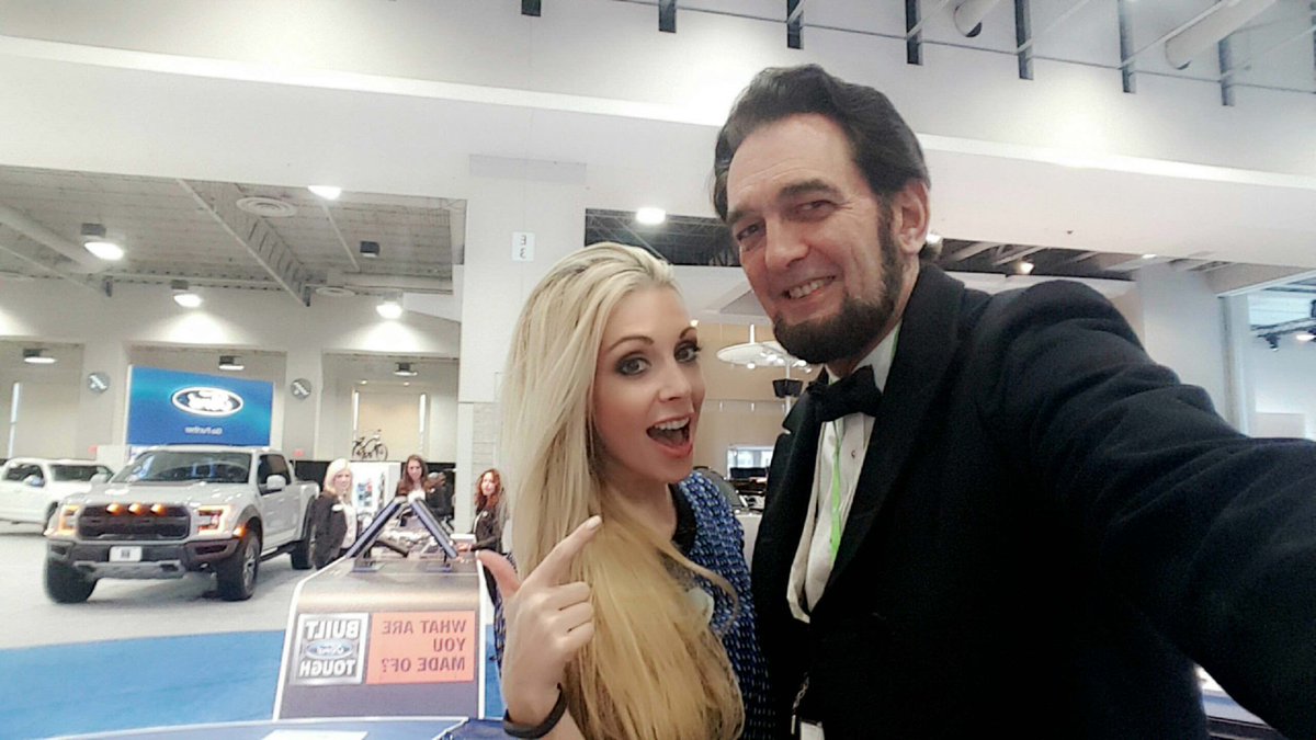Ford_KristinH's tweet photo. Only in DC would I get to meet #abelincoln !!! 😂
Abe LINCOLN loves FORD.. duh!
#washautoshow #ford #fordlincoln #honestabe #president https://t.co/rebMDzWqEU