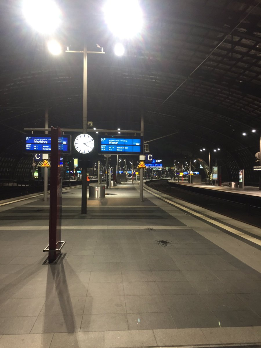 FrauKrause's tweet photo. Guten Morgen Berlin. Tschüss Berlin. https://t.co/l9DQSitOjO