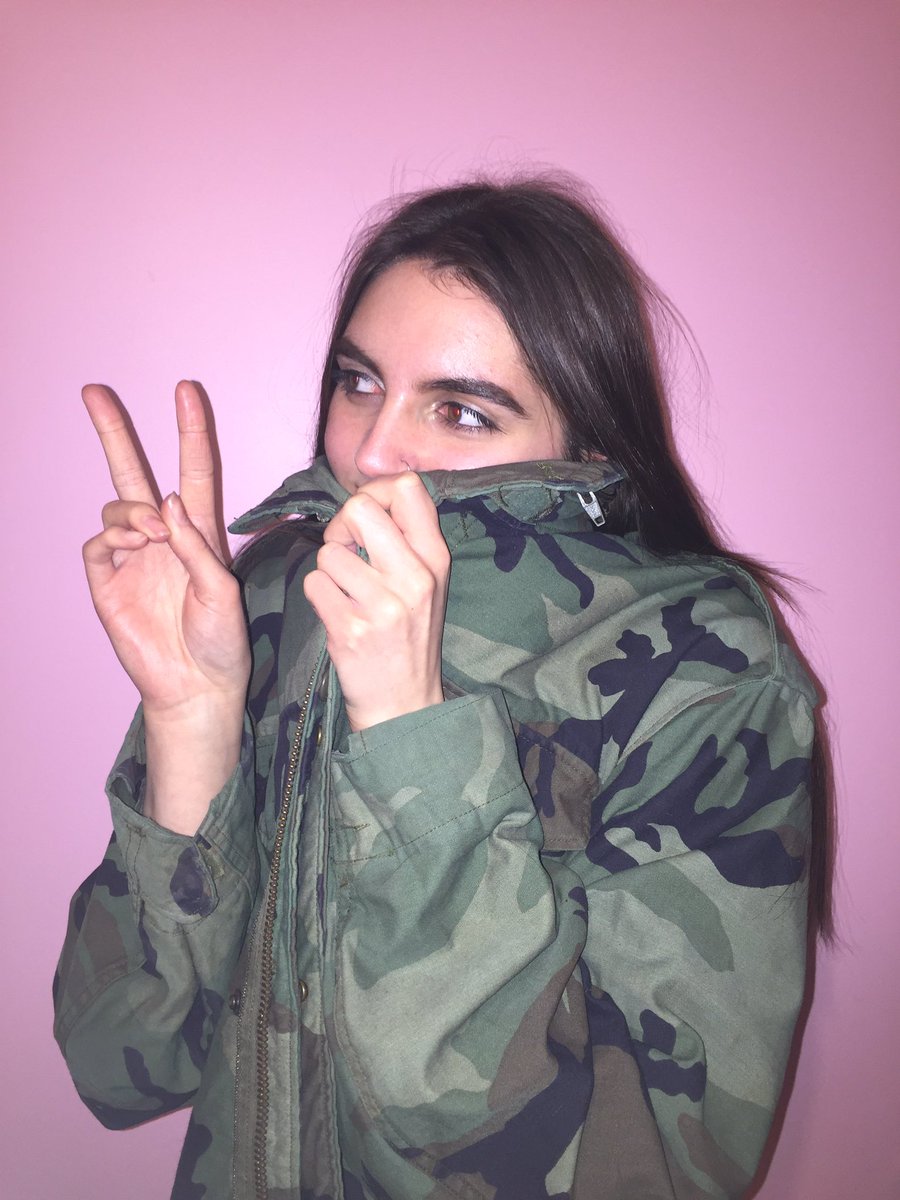 emyb_xo's tweet photo. DROWNING IN DA JACKET https://t.co/MIBIH6dC8J