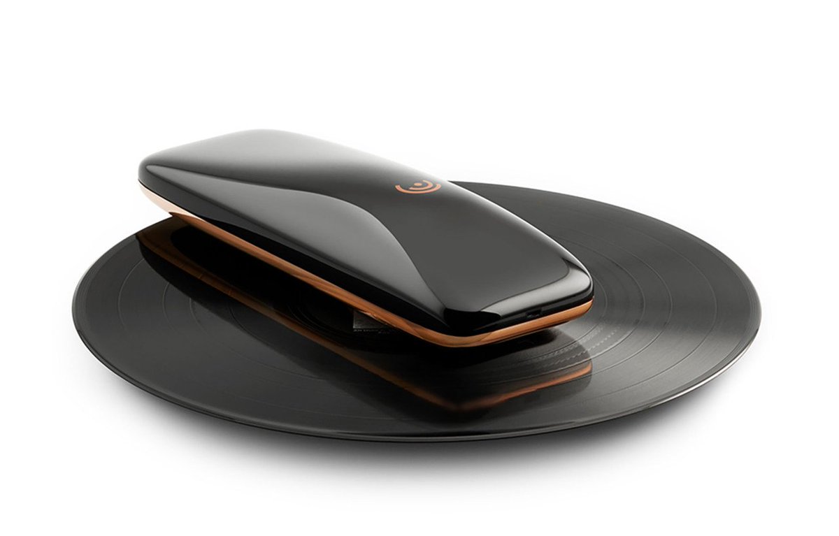 designmilk's tweet photo. LOVE is a Yves Béhar Designed Smartphone Turntable https://t.co/0mkjQ4B3kQ https://t.co/EsqVixX6Gz
