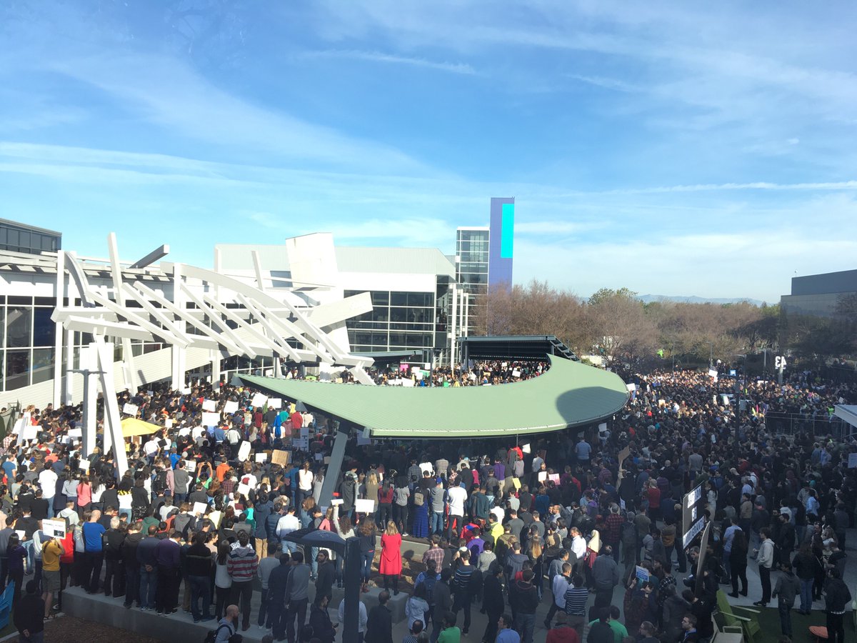 mikewest's tweet image. An impressive turnout for the #nobannowall rally on Google’s campus.