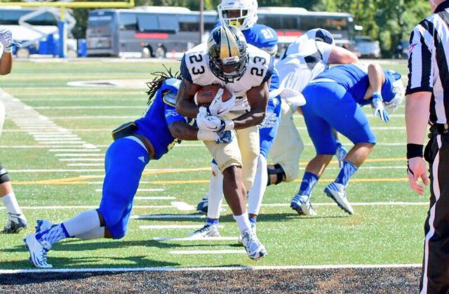 jarius35's tweet photo. Committed! @CoachSwaba 🐶 https://t.co/mw3U6jJ0s0