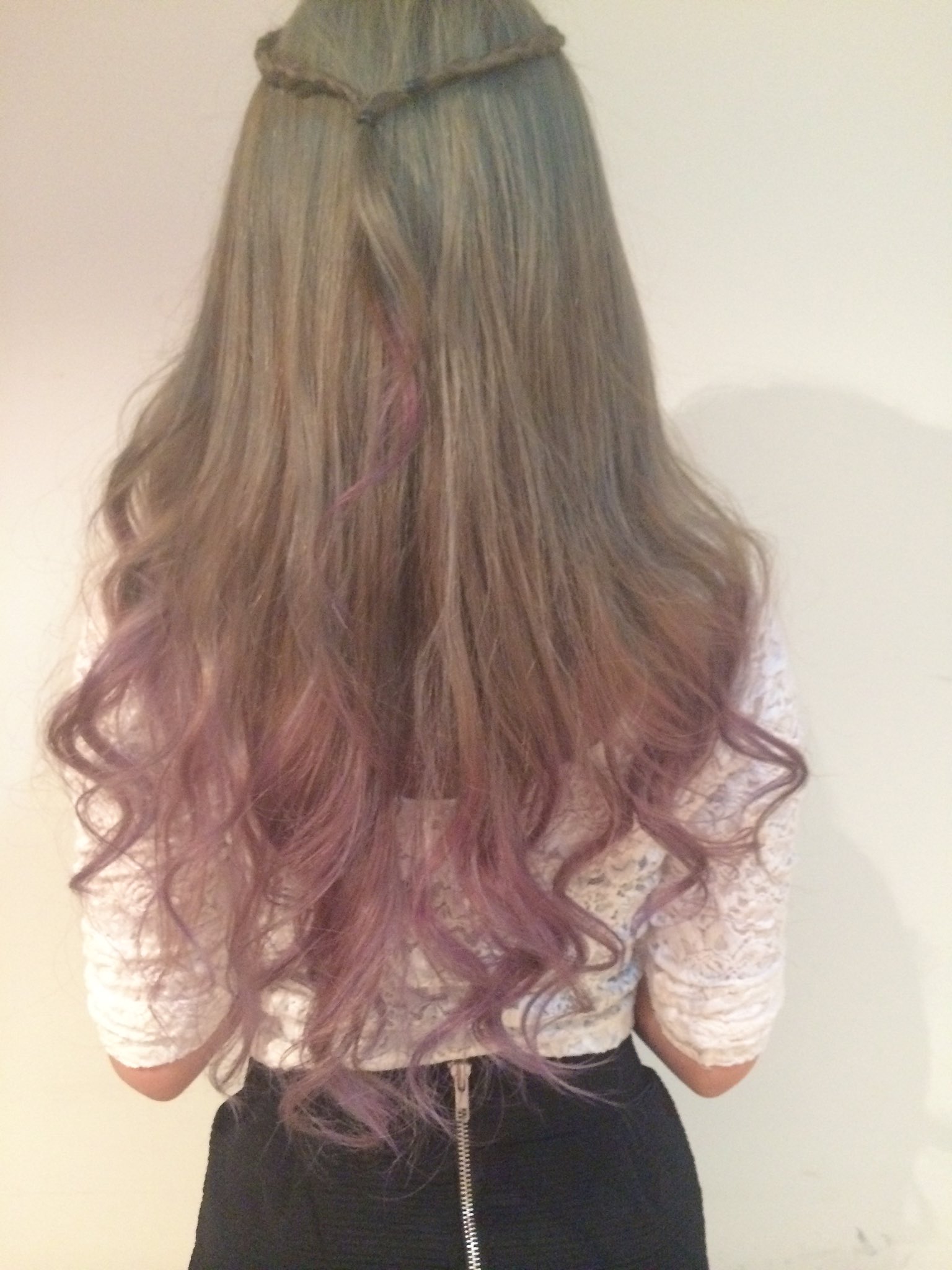 Twitter 上的 篠田アキノブ ハイトーンのグラデーションカラーで表面はアッシュミルクティー 毛先は淡いパープルをいれてます グラデーションカラー アッシュミルクティー 毛先パープル 外人風カラー Nutshair 篠田アキノブ T Co Cx0ikhj7ee Twitter