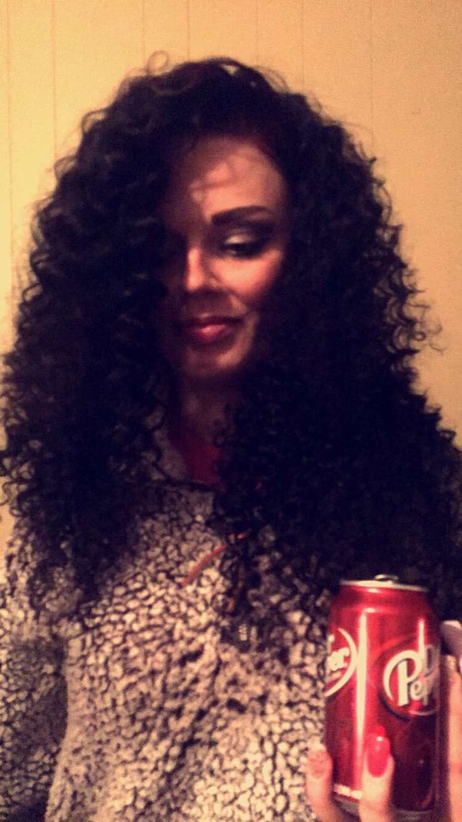 TheReal_Nee's tweet image. I do white girl hair to 😜 #FlipOverMethod