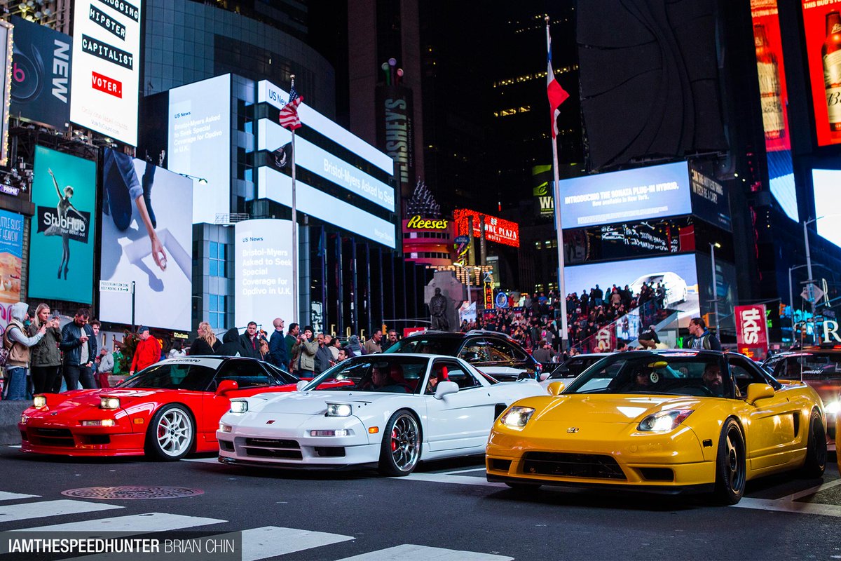 1egendarycars's tweet photo. What's better than 1 NSX? 3 of them https://t.co/l90PabtMSJ