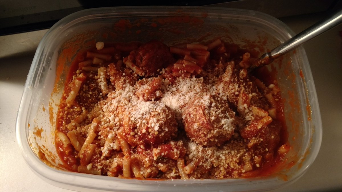 CincySuperFan's tweet photo. Started making spaghetti &amp; meatballs.
Realized I didn't have spaghetti.
However, have Mac N Cheese.
#BachelorProblems
#ReasonsImSingle https://t.co/KWbjKGo6J2