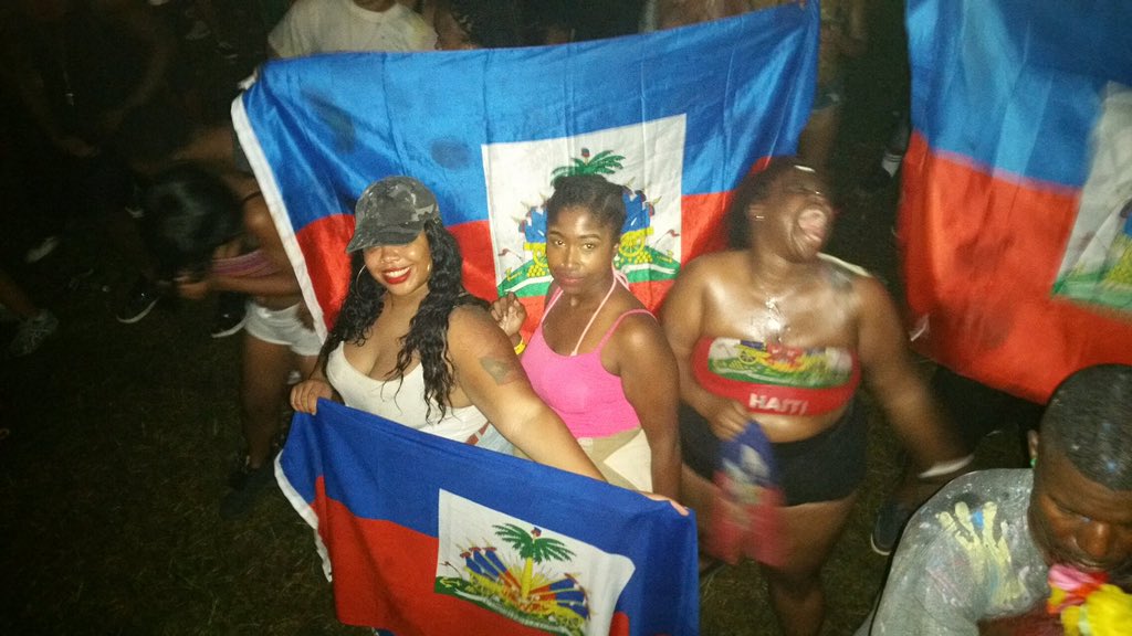 OGxJAN's tweet photo. #Jouvert2016 https://t.co/EwylC2HdcD
