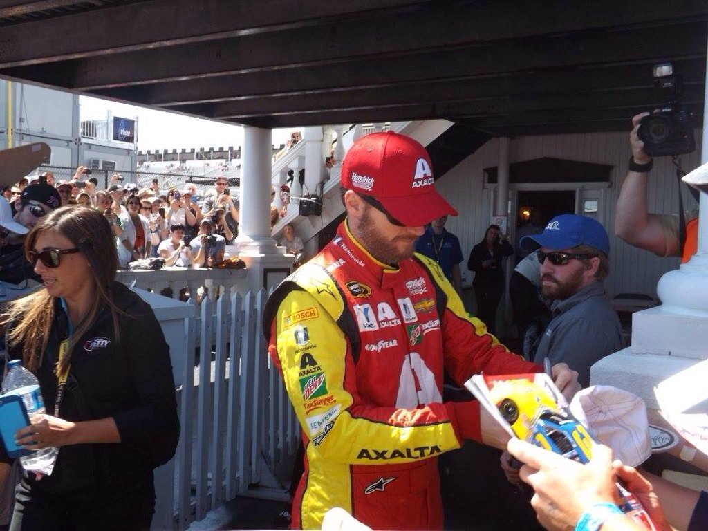 LisaMarie_48's tweet photo. @DaleJr @poconoraceway can't wait for June, got this close, hope to get ur autograph this year Jr!! #JrNation88 https://t.co/hZ6NtgeXvN