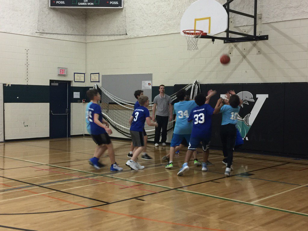 varennesLRSD's tweet photo. Fast pace during the basketball game between our Grade 7-8 boys @varennesLRSD @bergeronLRSD @LouisRielPEHE https://t.co/2qIslKlYTV