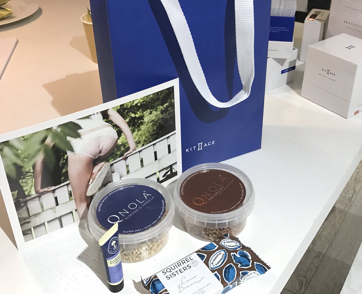 MylkyMoonLab's tweet photo. Thank you for all the lovely goodies - looks like we colour-matched 😉😍 @QNOLAuk @squirrelsisters @kitandace @NYR_Official #modernrituals https://t.co/IXNefAjBwT