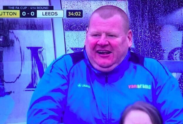 Nowfootball's tweet photo. Who's the better keeper? 

RT - Sutton United's Wayne Shaw 

Like -  Claudio Bravo https://t.co/RjYaql7xY5