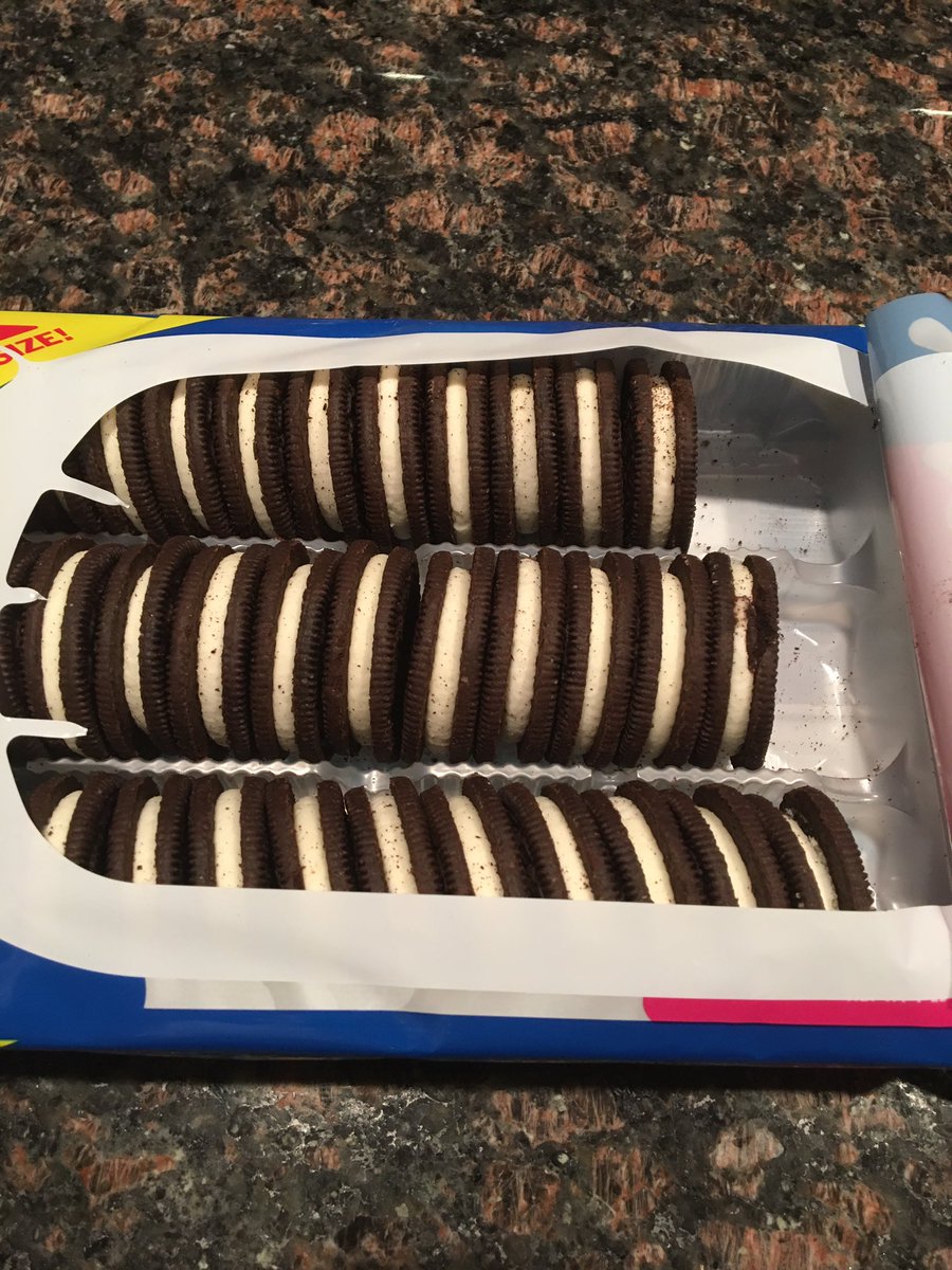 JReuthGaming's tweet photo. @nabisco the fuck is this? I open a fresh pack of cookies and clearly something isn't right? #happybutnothappy https://t.co/mjHFX8rBwx