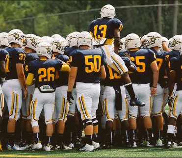 __jd13__'s tweet photo. Proud to say I have committed to Siena heights university🔵🔶 this is a blessing 💯🙏🏽  #fearthehalo 💫shout out to Bro for the edit @cameronfig https://t.co/SamVdwl3Mh
