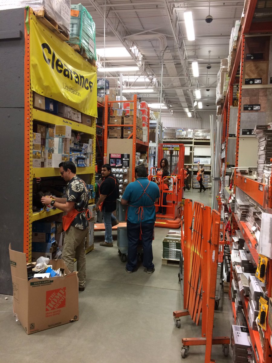THDBrea's tweet photo. Operation Clearance Endcap Clean-up #breasfinest #breaHD #teambuild #DHpower https://t.co/IOi4YOyE6L