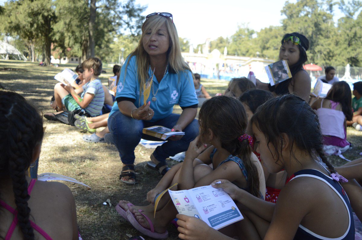 Luchessialfredo's tweet photo. Más de la charla de #SaludBucal. Concientizando a los niños sobre los cuidados preventivos https://t.co/FUsYfgWP1m