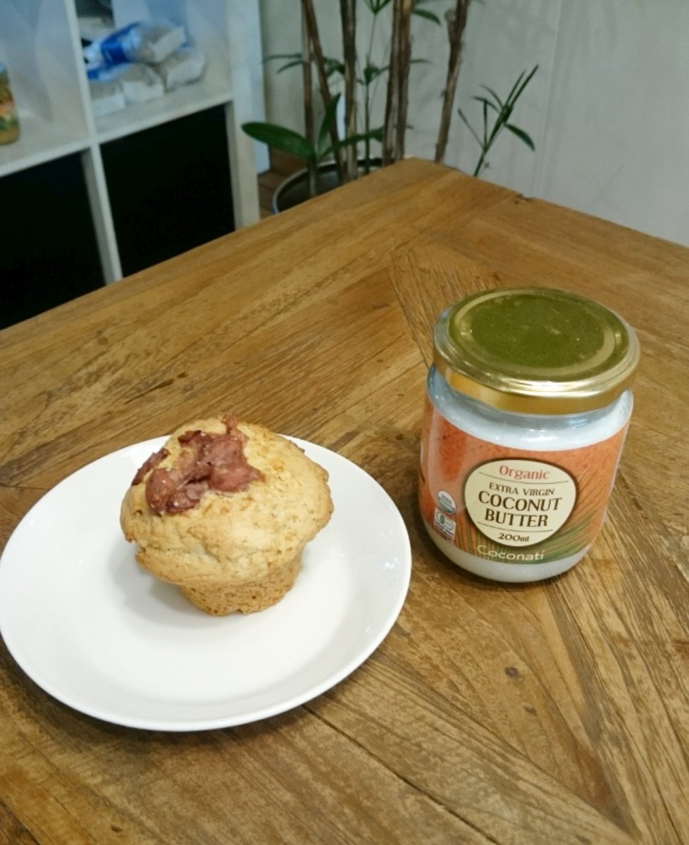 sasayacafe's tweet photo. おはようございます。本日はココナッツバターと煮豆のマフィンです。香りゆたかなマフィンに仕上がりました。トッピングに隠し塩。甘さが引き立ちます。ぜひお試しください。#sasayacafe #vegan #muffin https://t.co/Zs8PKG96M1