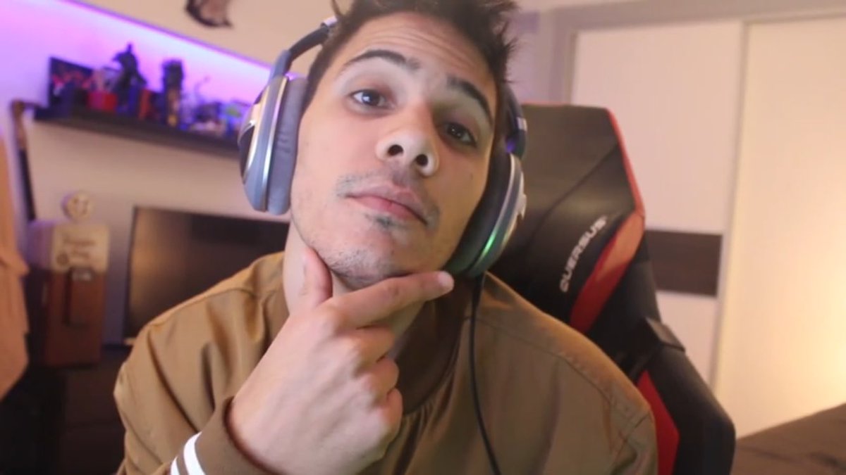 merih_94's tweet photo. @Kronnomc por favor sigue subiendo el juego porque tu forma de comentar es lo más jajajaja #EpicEntrada 🤔 https://t.co/IMS0SpjtOP