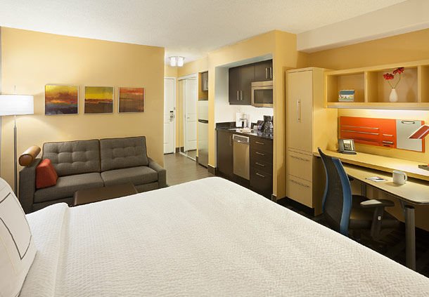 EastonsGroup's tweet photo. Spend a day shopping at @CFMarkville when staying at @marriottmarkham #Markham https://t.co/SQglUtAQY4