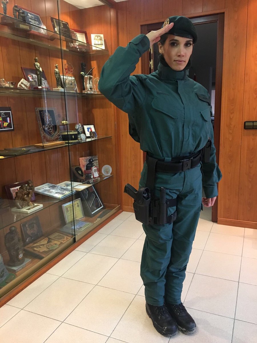 IndiaMartinez's tweet photo. Gracias @trabajotemp_tve por haberme hecho parte de esta familia de héroes.. Lo dicho, Siempre a vuestras órdenes Compañeros! @guardiacivil https://t.co/5Mp48tAJhX