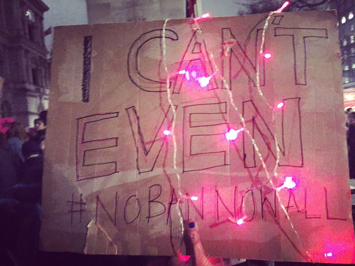 LDNBikeKitchen's tweet image. "You can't build a wall! Your hands are too small!" Best chant of the eve. #mysign #RefugeesWelcome #nomuslimban