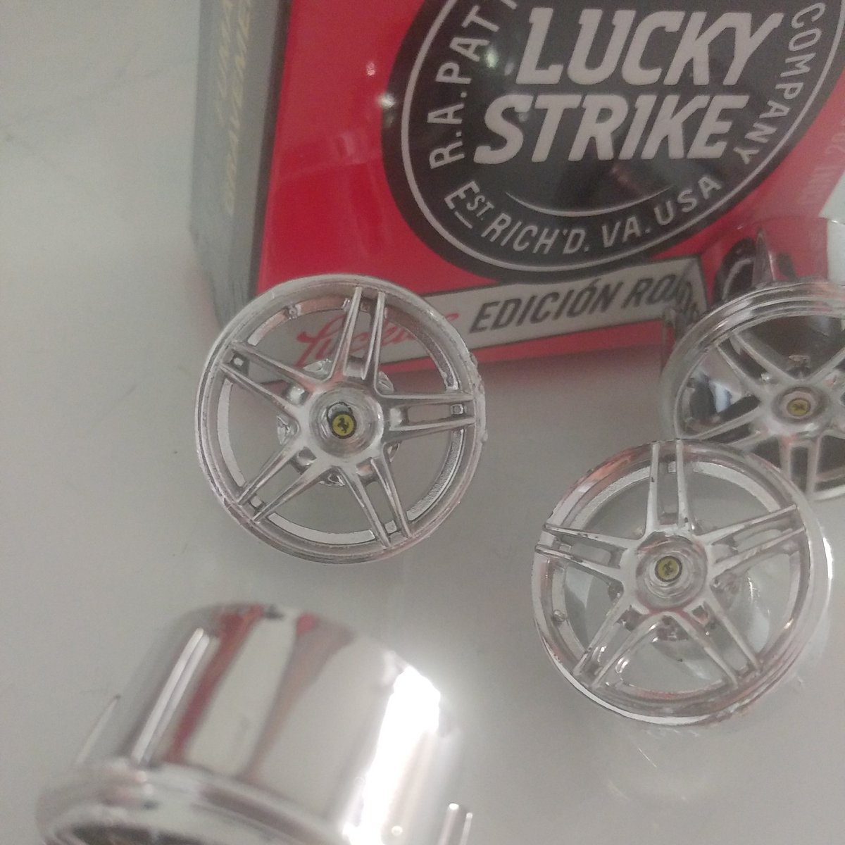 skrt_lat's tweet photo. Música, amigos y autos. #LuckyStrike #LuckyStrikeCDMX #LuckyChoice https://t.co/yi5Yxsf3TZ