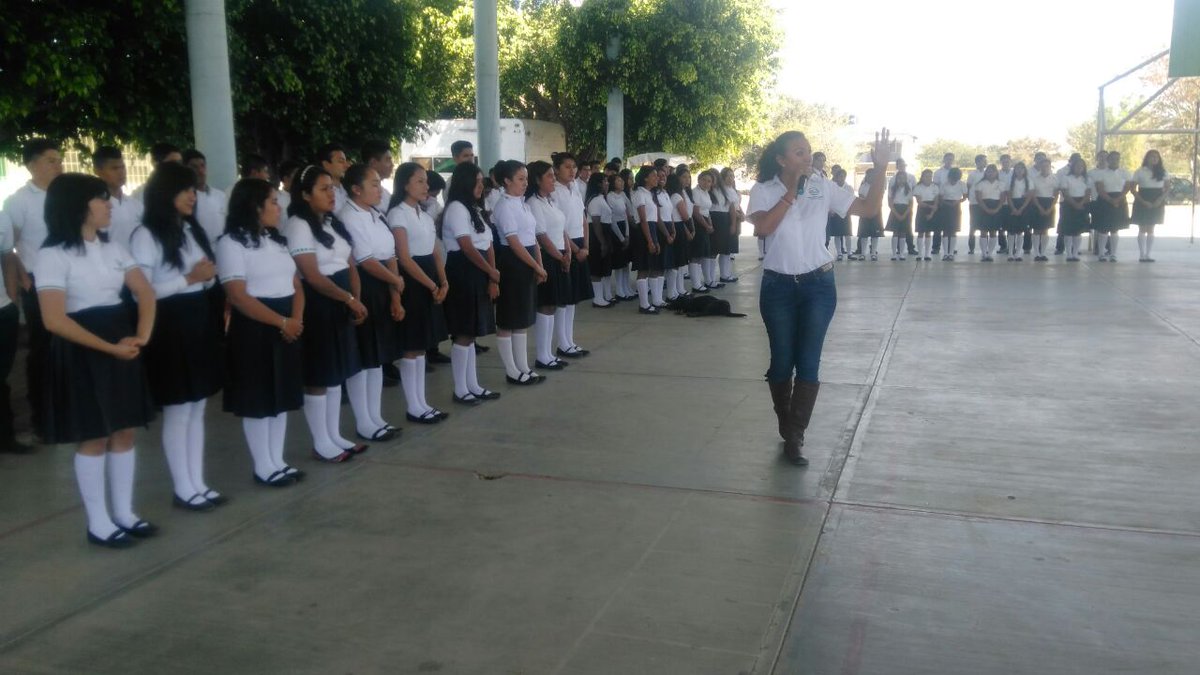 IEBO_GobOax's tweet image. Concluye Dir. Gral. @Raquel_Alberto inauguración de Ciclo Escolar #2017A por #VallesCentrales en el #Plantel112 de #LaCienega Zimatlán.