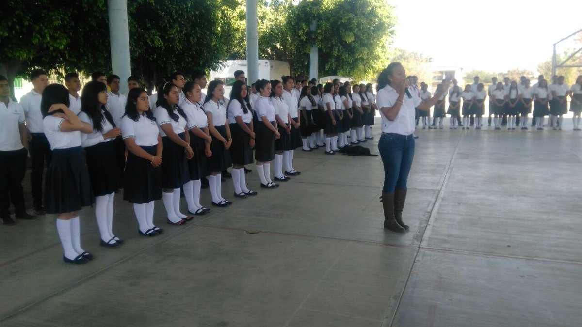 IEBO_GobOax's tweet image. Concluye Dir. Gral. @Raquel_Alberto inauguración de Ciclo Escolar #2017A por #VallesCentrales en el #Plantel112 de #LaCienega Zimatlán.