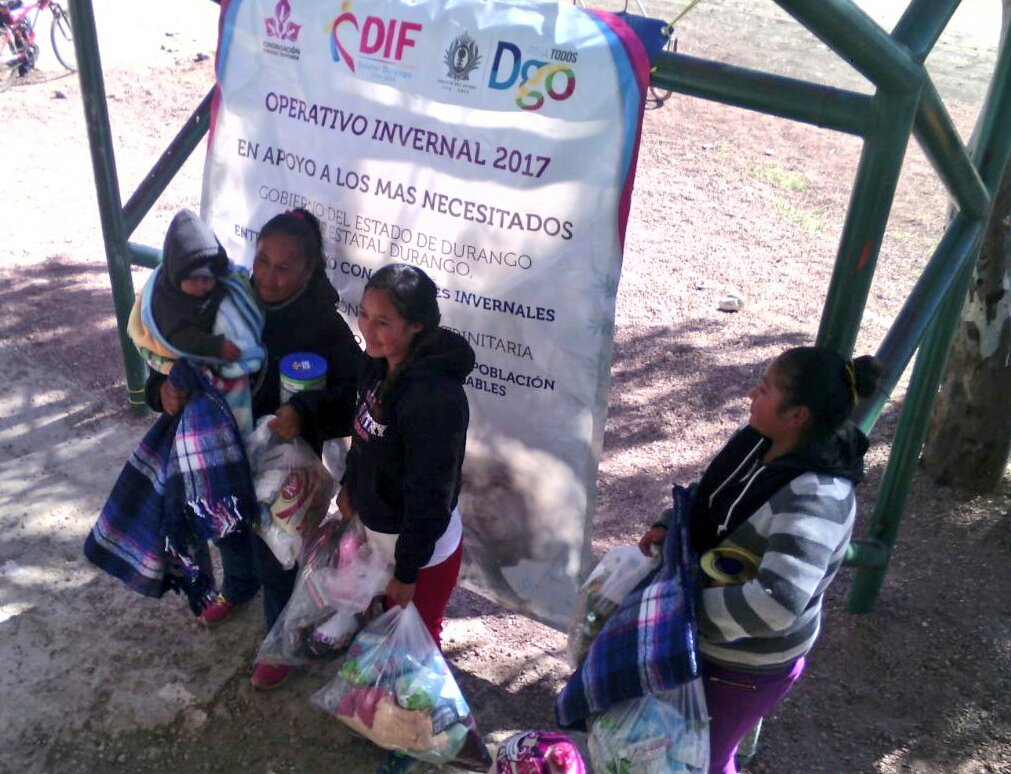DIF_Durango's tweet image. Lleva #DIF apoyos invernales y leche líquida y en polvo a las comunidades de El Pino, Cieneguillas y Garabatitos