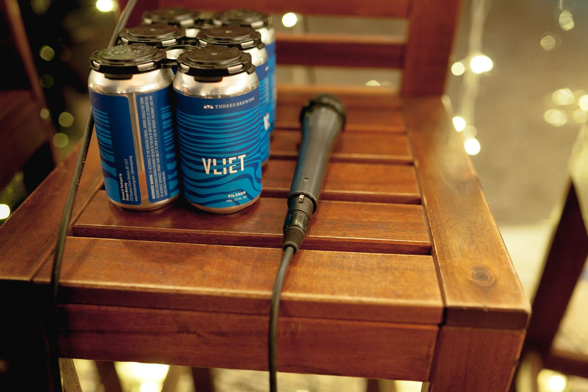 ReadOctober's tweet photo. Last week's October launch celebration at @ThreesBrewing with @TheMeatHook and @Pitchfork ✌🏼🍺 #FallingForBeer https://t.co/hjfo8unch0