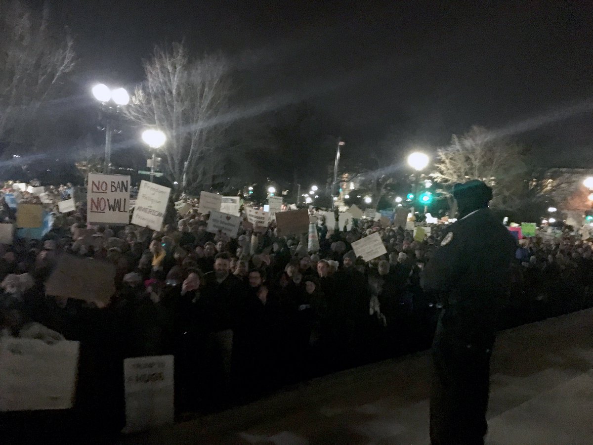 SenWarren's tweet photo. What a view tonight in front of the Supreme Court as Congressional Dems &amp; hundreds of people gathered to say #NoMuslimBan #NoBanNoWall. https://t.co/HPM8sFfIy4