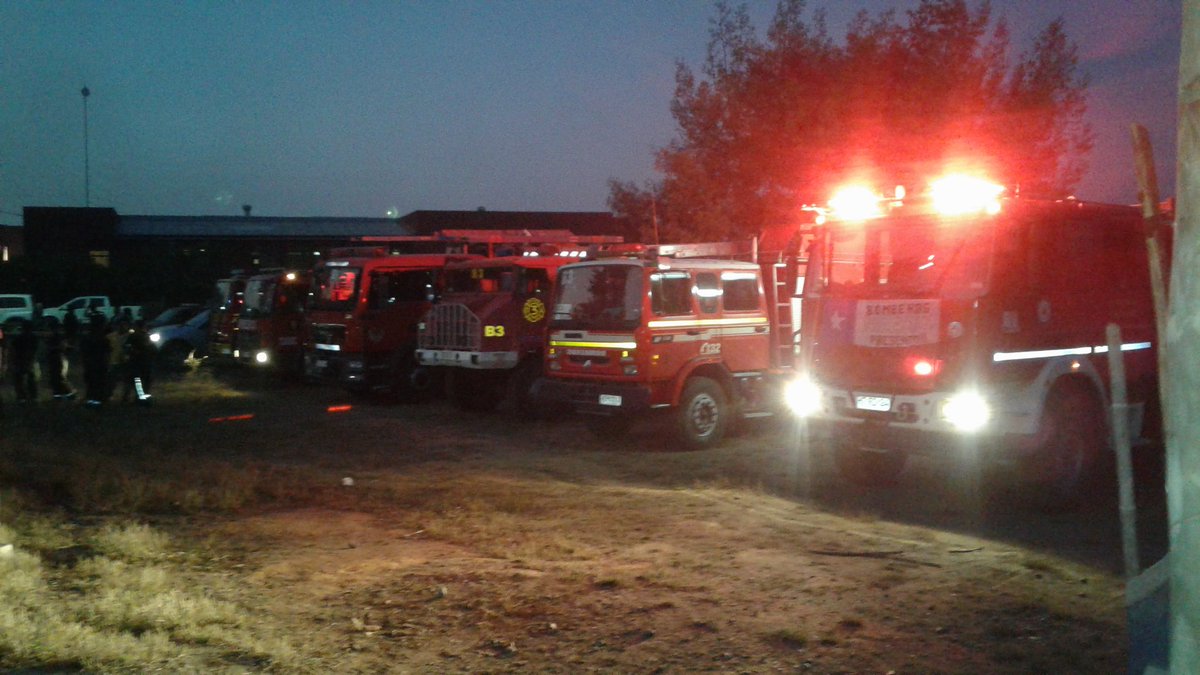 MarceBustaman's tweet photo. Unidades de Bomberos de #colchagua y #cardenalcaro ya se encuentran en #Llico  para combatir incendios forestales
@RNECharlie6 @RNEOHIGGINS https://t.co/je9DA35LjB