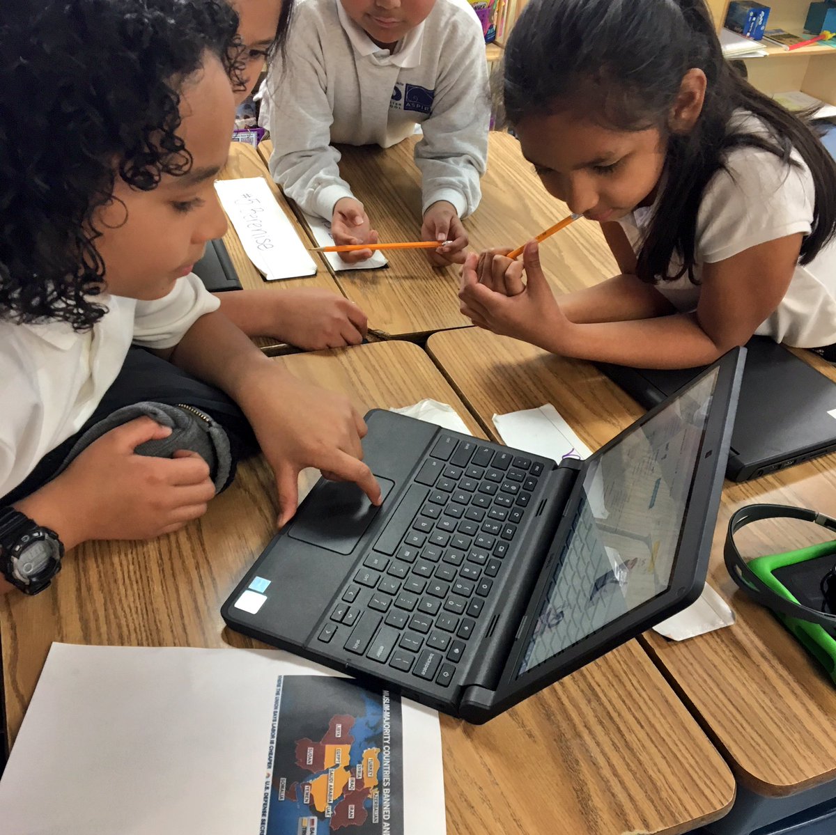 MsHardinger's tweet photo. #RefugeesWelcome lesson from @valenciasmiles led to powerful conversations among 4th graders today. #EduColor #tcrwp https://t.co/HSdk5qchHu https://t.co/v1IRUJrK8j