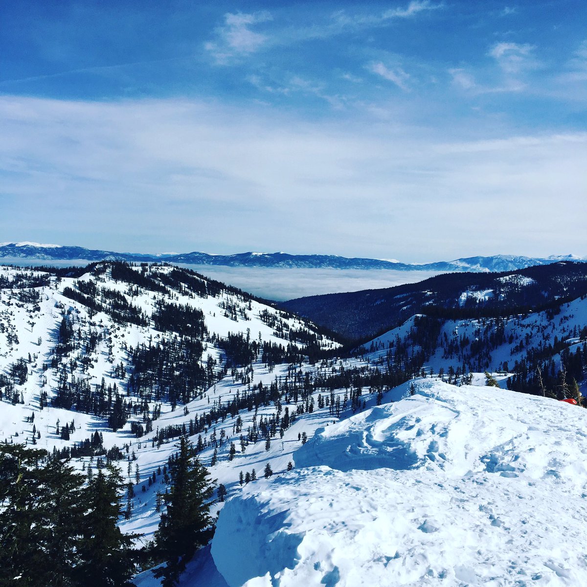 snowledge_co's tweet photo. Where did your day take you? Take a look back at all the action and share your favorite picture with #Snowledge! #SnowledgeIsPowder #SnowUs https://t.co/eP4s7wvykI